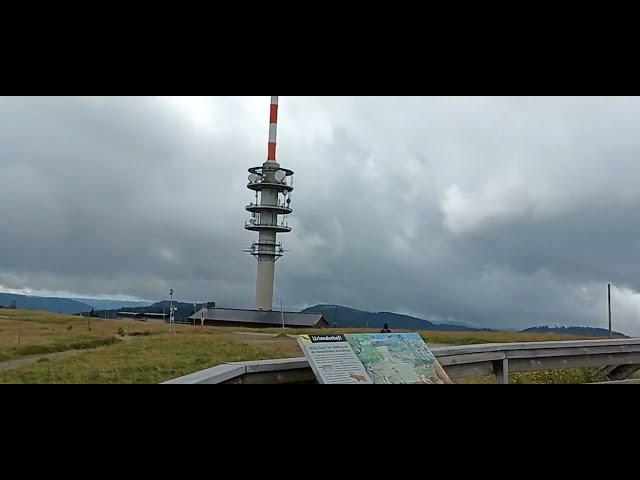 Schwarzwald,  Feldberg 1493 meter, wanderung  zum gipfel.  wandeling door de wolken.