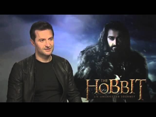 Richard Armitage sings Misty Mountains song