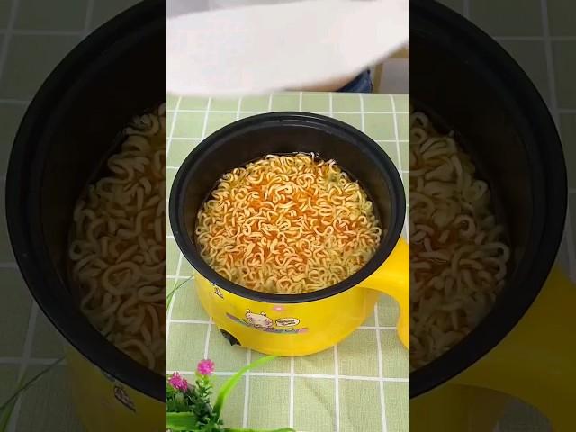 how to ACTUALLY eat instant noodles? #instantnoodles #food #funny #fail #howto