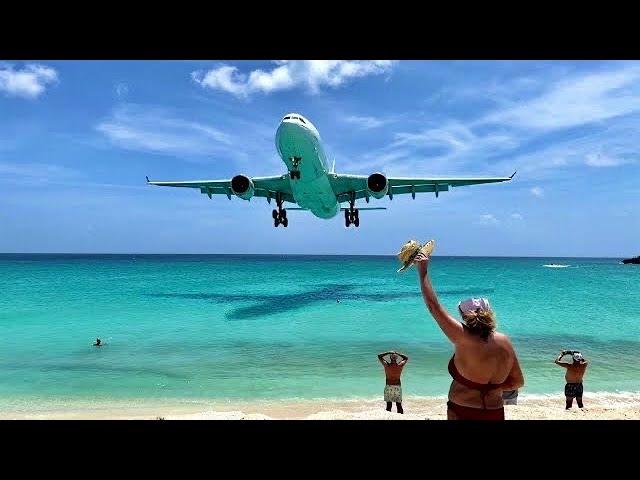 Very low pass ! Maho Beach, Sint Maarten SXM  Plane Spotting / Princess Juliana Airport close up