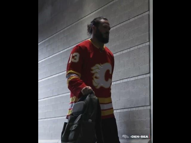 Alex Singleton wore a Johnny Gaudreau Calgary Flames jersey to Broncos game to honor Johnny Hockey