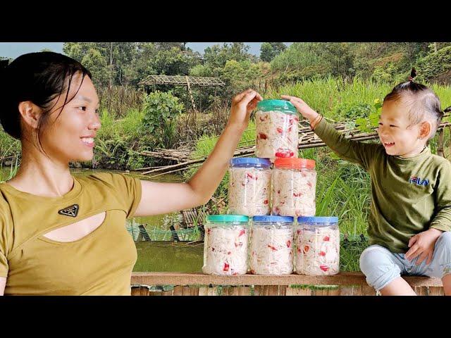 Continue the work of building chicken coops/Harvesting vegetables to sell at the market | La Thị Lan