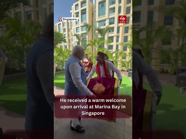 PM Modi Tries His Hand On Dhol In Singapore | Marina Bay | Indian Diaspora | Welcome