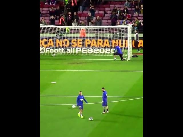 Messi show how to score