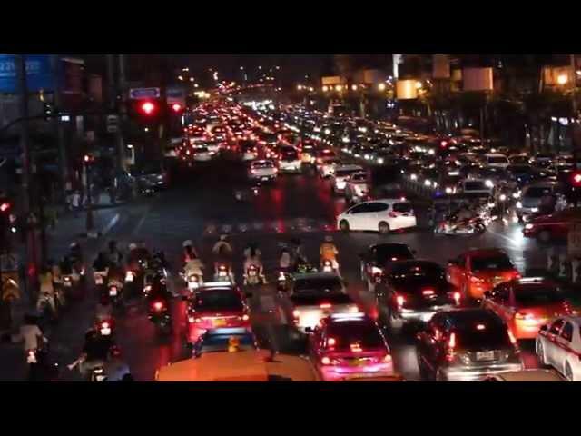 Thailand-Bangkok-Night-Traffic Jam-Bokeh-Canon 600D -.Bangkok street