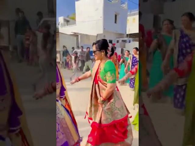 Bhai no lagan  gujarati garba  wedding garba ️ garbaqueens  navratri garba 