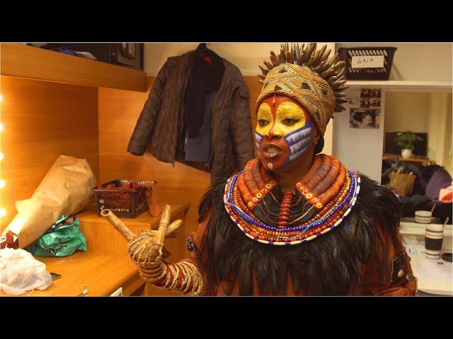 Gugwana Dlamini als Rafiki in The Lion King | In de Huid van (2017)