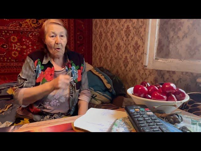 доходит МАМОЧКА уже до холодильника, оценила черешню и ЗАСКУЧАЛА о ДАЧЕ