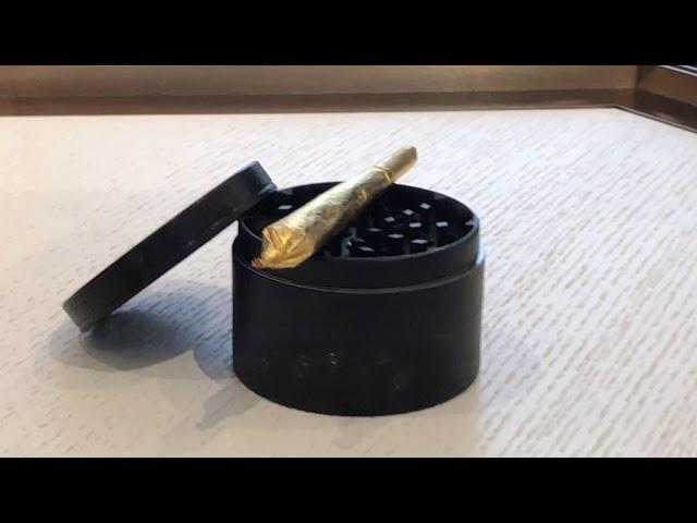 Weed joint wrapped in gold paper - Hunny Pot Cannabis, Toronto, Canada