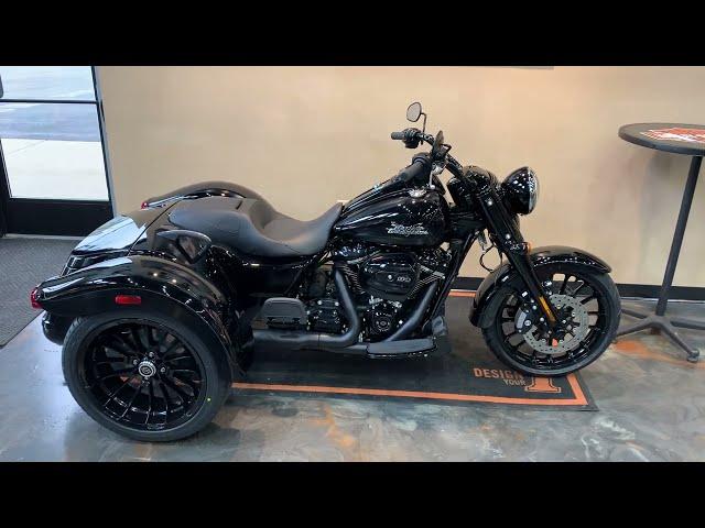 NEW!! 2023 Harley-Davidson Freewheeler in Vivid Black-FLRT