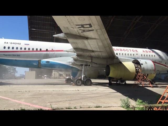 Ту-204-300 Владивосток Авиа RA-64040 на хранении 08.06.2021