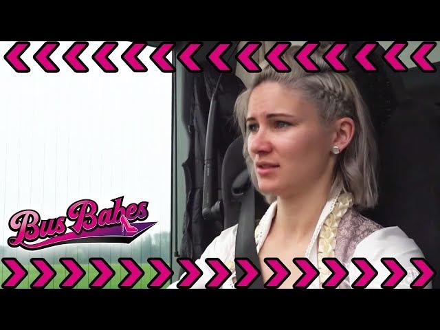 Alpen-Prinzessin Julia steckt fest: Schafft sie es mit ihren 430 PS raus? | Bus Babes | kabel eins