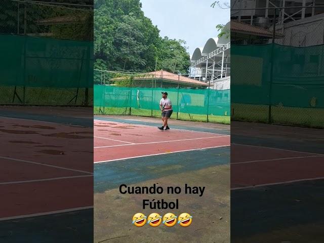 Cuando no hay Fútbol los domingos en la mañana toca cambiar de deporte. #shortvideo #shorts #tenis