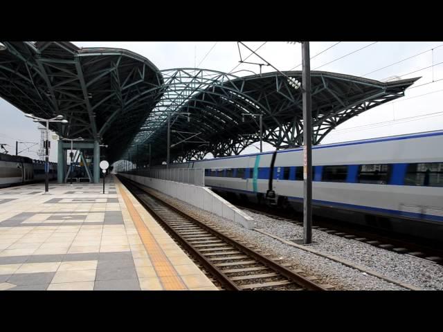 KTX-1 Pass through Cheonan-Asan Station 300km/h