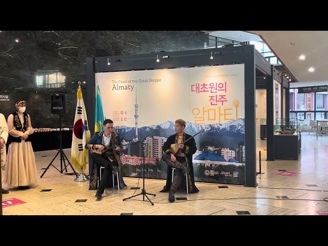 Настоящая музыка! Игра на домбре! Kazakh dombra folk song in Seoul, Korea