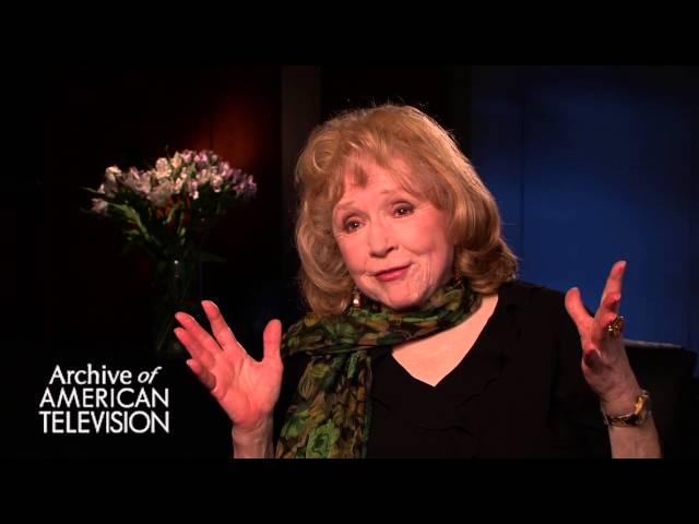 Piper Laurie discusses the TV series "Scag" - EMMYTVLEGENDS.ORG