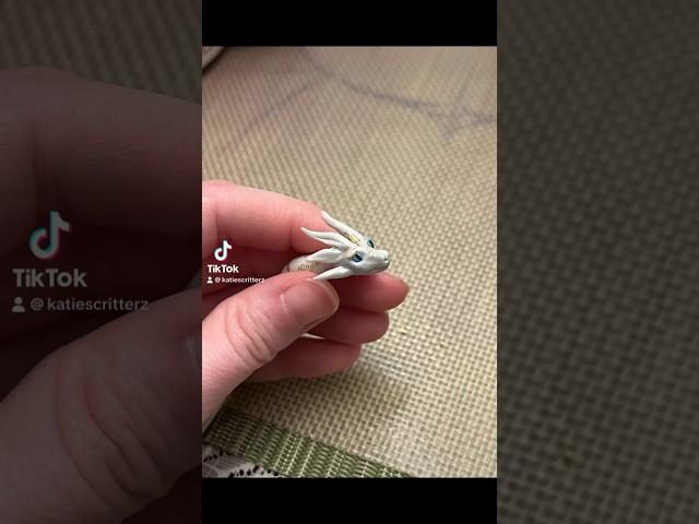 Sculpting a tiny dragon #polymerclay #dragon #sculpting