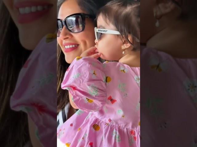 Bipasha Basu with cute little girl Devi #shorts #ytshorts #bollywood #bipasha_basu #daughter #love