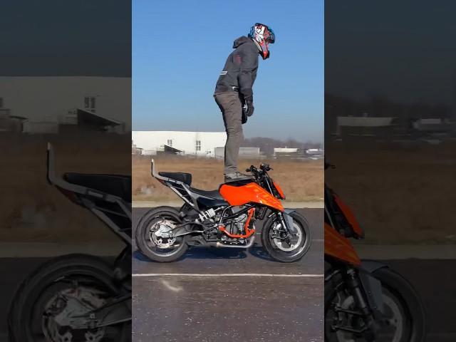 FIRST STUNT TEST / 2024 KTM 250 DUKE