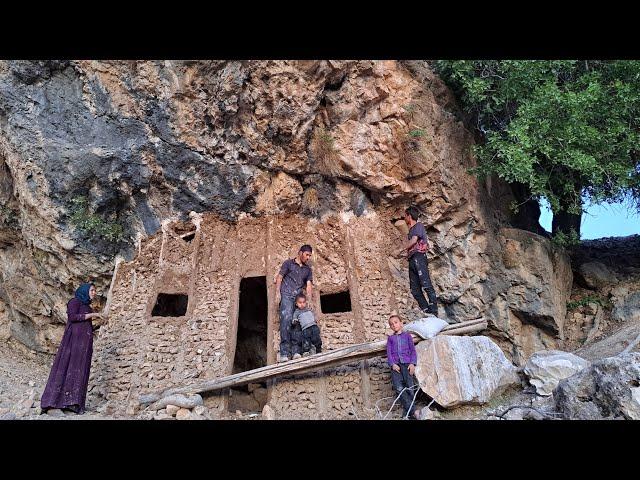 Construction of a nomadic hut by the Mashk family in Iran