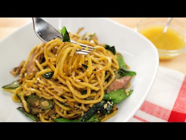 Egg Noodle Pad See Ew Recipe หมี่เหลืองผัดซีอิ๊ว - Hot Thai Kitchen!