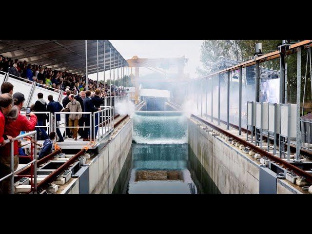 Delta Flume opening  wave