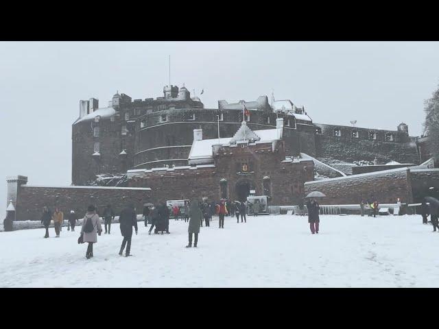 Edinburgh first snowfall - Edinburgh Castle, St Giles' Cathedral, Princes Street Gardens walk