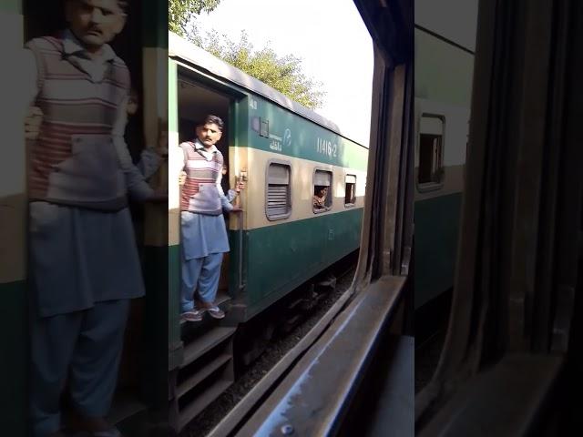 Millat express 18down arriving mandi bahauddin station