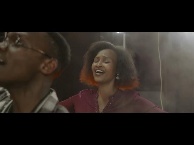 Iyo Unjana ni Heza by Parfaite Ineza ft Serge Iyamuremye (Official Video)