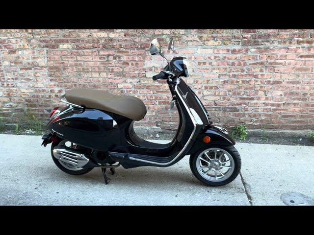 Vespa Primavera 150 Glossy Black