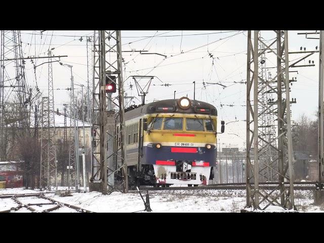 Электропоезд ЭР2М-605 на ст. Засулаукс / ER2M-605 EMU at Zasulauks station