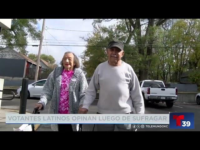 Pareja de más de 90 años sale a votar en las elecciones