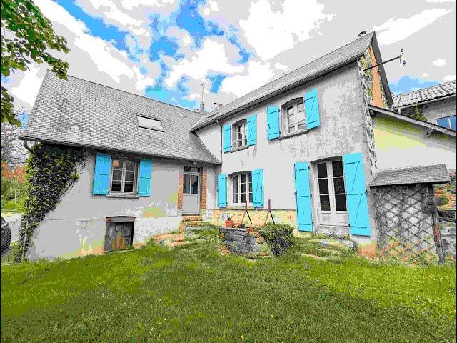 Two lovely and cosy interlinking houses with a barn and a garden with lovely views in La Porcherie.