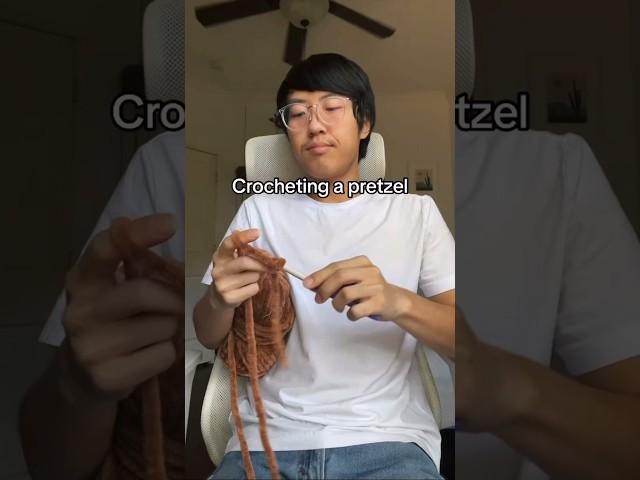 Crocheting a pretzel #crochet