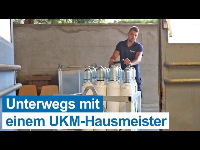 Erste Ansprechpartner für Defekte und Probleme: die Hausmeister am UKM