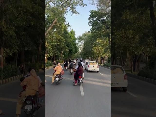 Mall Road Lahore #lahore #Masjid #shorts #trendingshorts #viralshorts #funwdfb #Allah #cricketwdfb