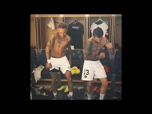 Neymar Junior and Dani Alves Dancing in the Locker Room After the Win vs Liverpool!
