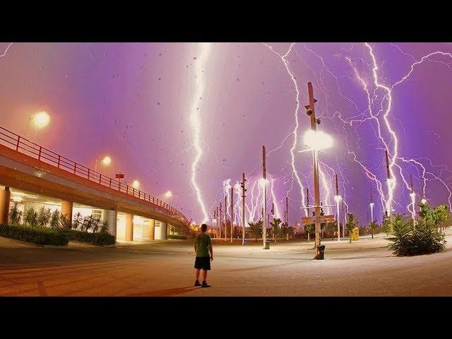 BEAUTIFUL LIGHTNING STRIKES CAUGHT ON CAMERA