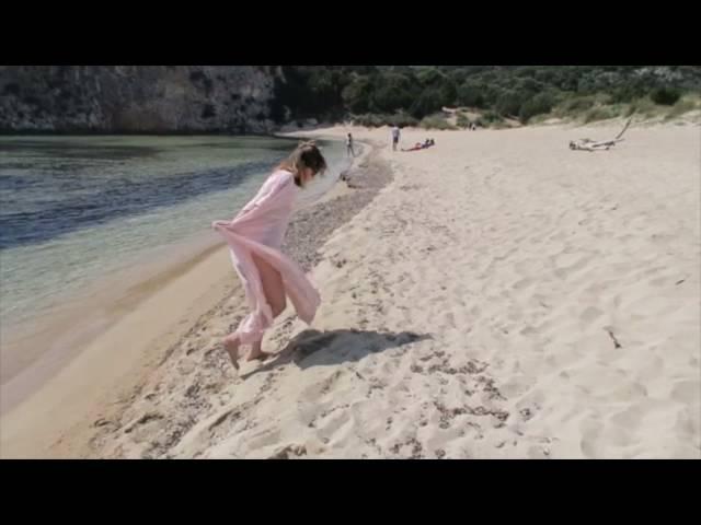 A Walk On Voidokilia Beach, Messinia, Greece // Travel Vlog // Madeleine Loves