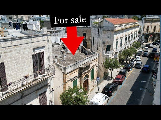 Antique palace for sale 750 000 euros in Ostuni, Puglia, Southern Italy.