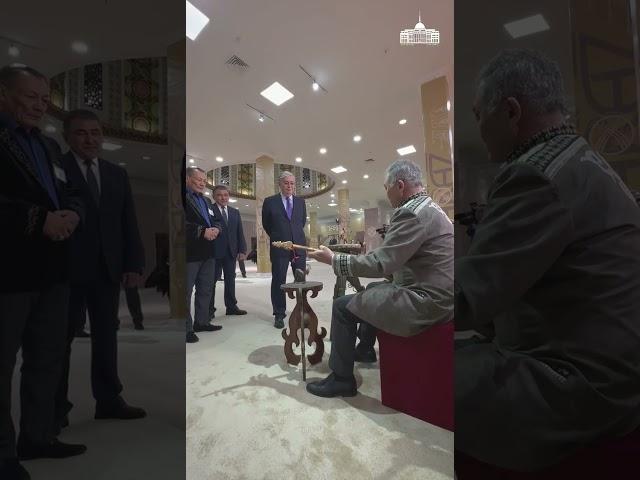 Мемлекет басшысы Қасым-Жомарт Тоқаев қолөнер шеберлерінің көрмесіне барды