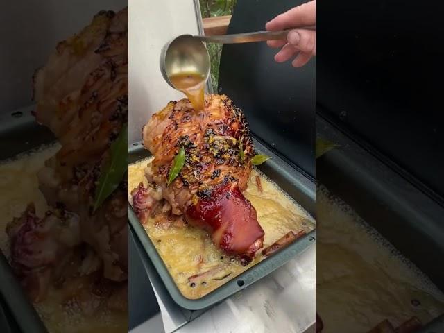 Learn how a chef glazes a ham for Xmas. Follow along with Alex Prichard, from Icebergs Bondi Beach