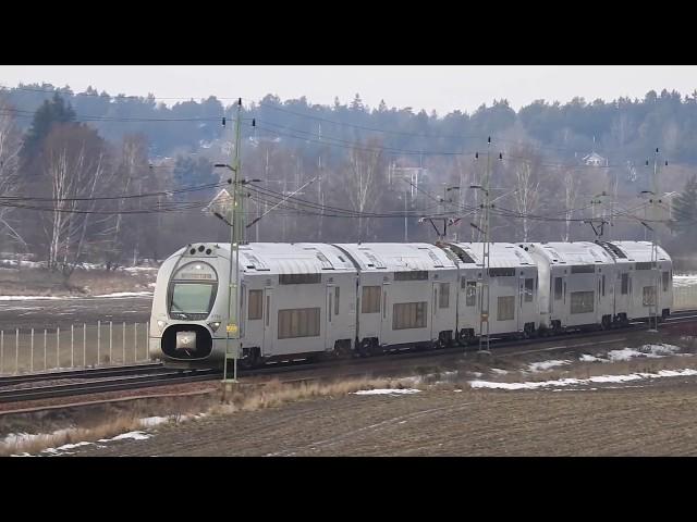 Tåg. Trains at speed. SJ (Statens Järnvägar) & SL (Stockholms Lokaltrafik) pendeltåg