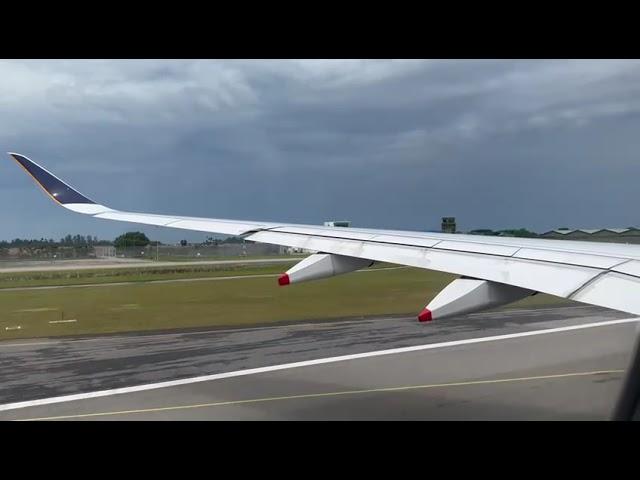 Singapore Airlines A350-900 takeoff from Changi Airport