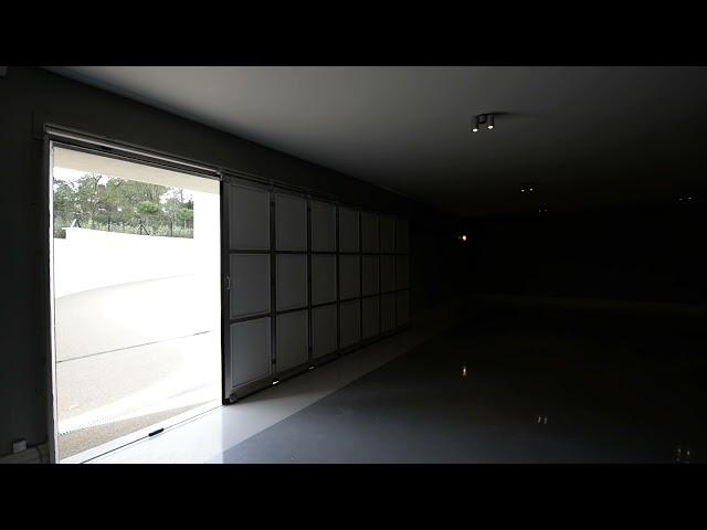 Deuren side sectional garage door