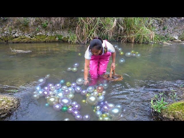 There are pearls everywhere at the bottom of the river, and I can't even pick them up