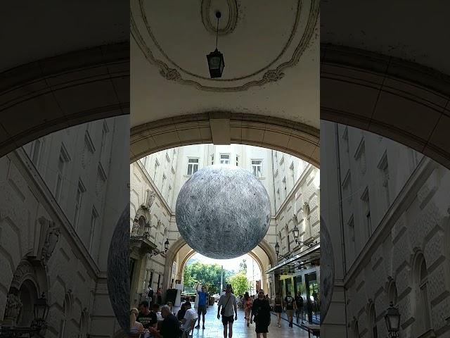 Moon installation, Hold installáció Budapest, Piarista köz