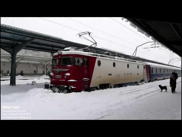 Tren blocat în zăpadă