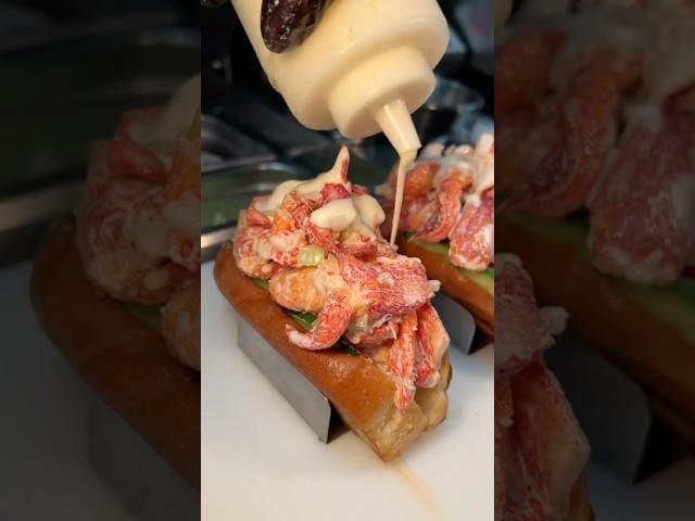 The 6 OZ CALIFORNIA LOBSTER ROLLS from Red Hook Lobsterin Brooklyn, NYC! Yes, please! #DEVOURPOWER