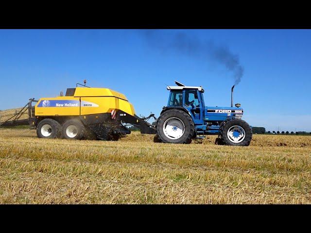 Baling straw | FORD 8210 & New Holland TM 150 + NH square balers | Wim de Groot Agriservice